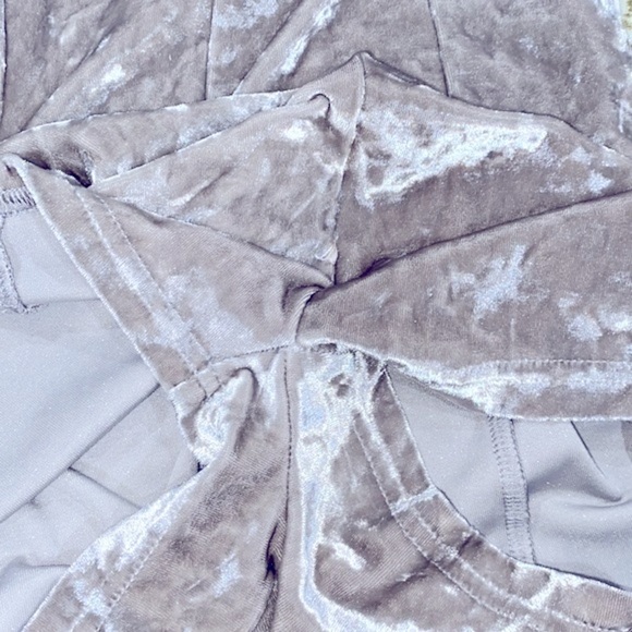 Rehab tan crushed velvet romper size large - Picture 9 of 9